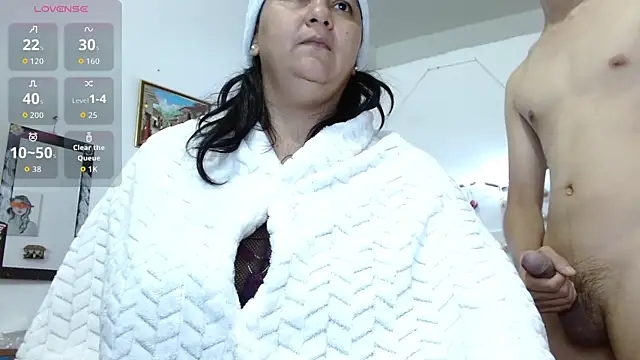 Snapshot of 18and45couple chatting on 12-21-25, 03:35 18and45couple online show from 12-21-25, 03:35