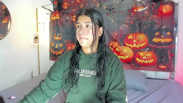 Snapshot of Ivy_nt chatting on 10-22-25, 12:49 Ivy nt online show from 10-22-25, 12:49