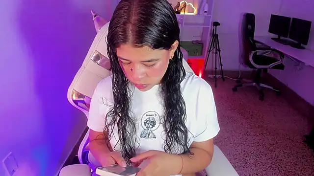 Snapshot of Ivy_nt chatting on 11-14-25, 12:48 Ivy nt online show from 11-14-25, 12:48