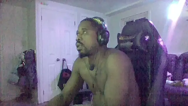 Snapshot of Dico420 chatting on 10-19-25, 02:01 Dico420 online show from 10-19-25, 02:01