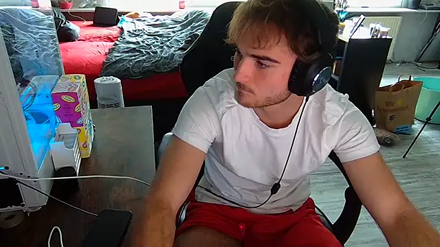 Snapshot of Rudi2007Eye chatting on 09-25-25, 11:47 Rudi2007Eye online show from 09-25-25, 11:47