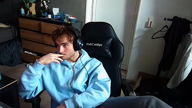 Snapshot of Rudi2007Eye chatting on 02-10-26, 11:14 Rudi2007Eye online show from 02-10-26, 11:14