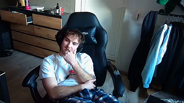 Snapshot of Rudi2007Eye chatting on 02-20-26, 10:16 Rudi2007Eye online show from 02-20-26, 10:16