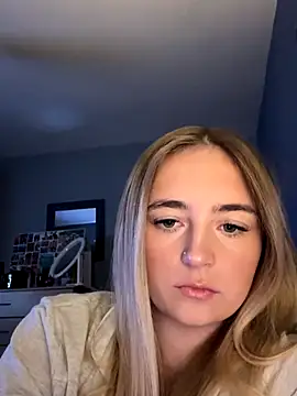 Snapshot of skye_salvagex7 chatting on 10-18-25, 12:39 skye salvagex7 online show from 10-18-25, 12:39