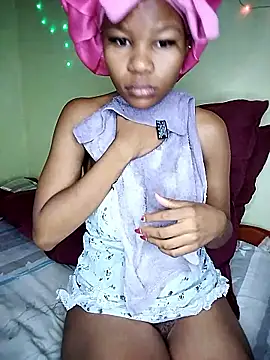 Seductive Yellow Titties online show from 01-13-26, 05:13