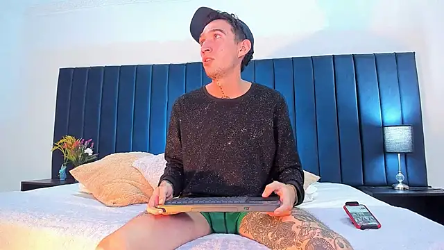 dominik thompson777 online show from 10-11-25, 06:45