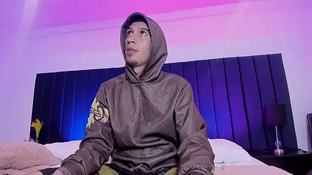 dominik thompson777 online show from 11-04-25, 07:51