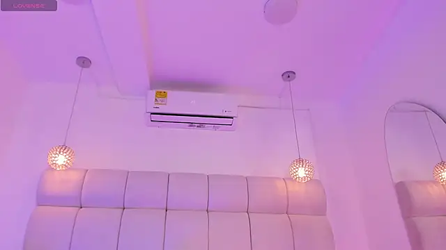 Evelinn Ruiz online show from 10-06-25, 07:00