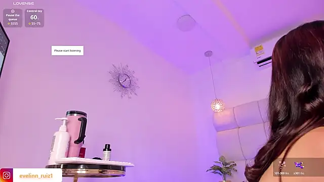 Evelinn Ruiz online show from 11-14-25, 07:56