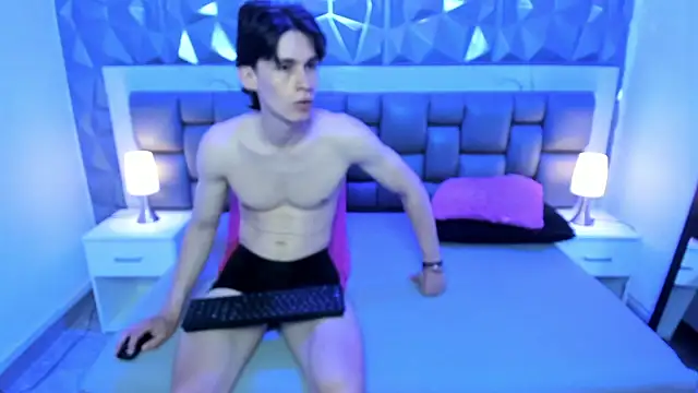 CloeyMiller online show from 10-17-25, 05:15