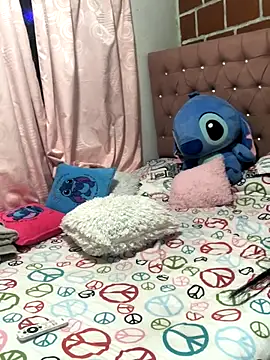 Rachellcooperrr online show from 12-19-25, 02:51