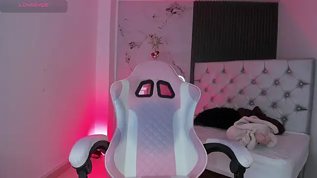 chloesagee online show from 12-13-25, 10:37