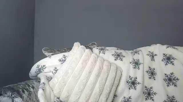 OliviaRyan22 online show from 12-05-25, 08:34