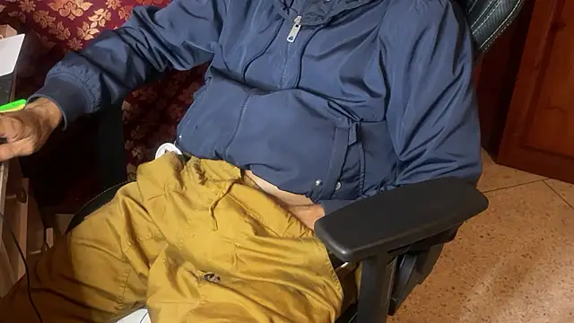 Snapshot of JUSTFORRICH chatting on 10-16-25, 09:49 JUSTFORRICH online show from 10-16-25, 09:49