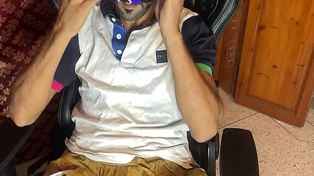 Snapshot of JUSTFORRICH chatting on 10-17-25, 10:29 JUSTFORRICH online show from 10-17-25, 10:29