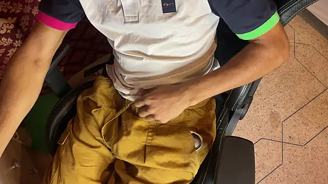 Snapshot of JUSTFORRICH chatting on 10-18-25, 01:45 JUSTFORRICH online show from 10-18-25, 01:45