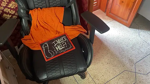 Snapshot of JUSTFORRICH chatting on 10-25-25, 02:02 JUSTFORRICH online show from 10-25-25, 02:02