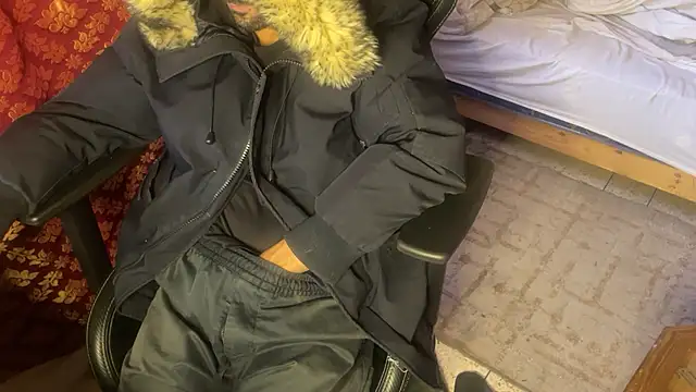 Snapshot of JUSTFORRICH chatting on 11-07-25, 11:43 JUSTFORRICH online show from 11-07-25, 11:43