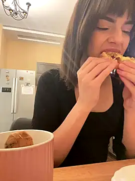 Snapshot of Miranda_Kerry chatting on 10-17-25, 06:38 Miranda Kerry online show from 10-17-25, 06:38