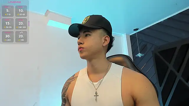 Snapshot of Draven_Marceaux chatting on 12-18-25, 11:27 Draven Marceaux online show from 12-18-25, 11:27