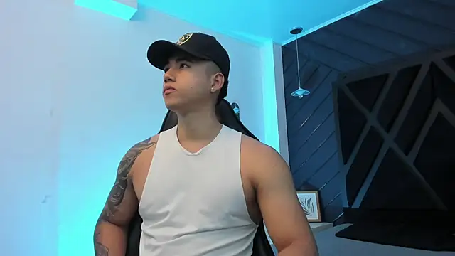 Snapshot of Draven_Marceaux chatting on 12-22-25, 11:29 Draven Marceaux online show from 12-22-25, 11:29