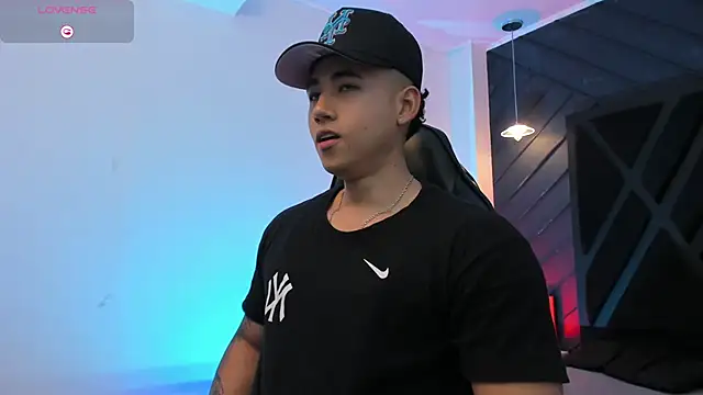 Snapshot of Draven_Marceaux chatting on 01-07-26, 11:45 Draven Marceaux online show from 01-07-26, 11:45