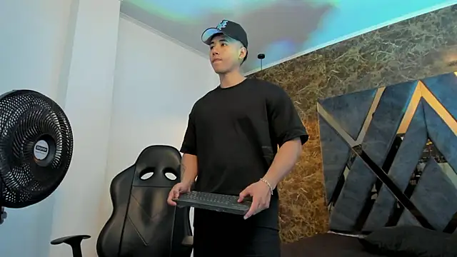 Snapshot of Draven_Marceaux chatting on 03-06-26, 02:24 Draven Marceaux online show from 03-06-26, 02:24