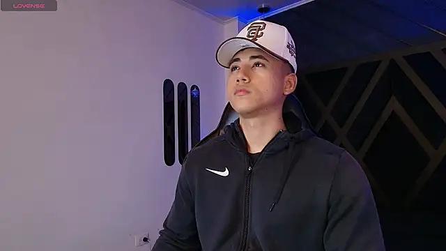 Snapshot of Draven_Marceaux chatting on 03-26-26, 11:16 Draven Marceaux online show from 03-26-26, 11:16