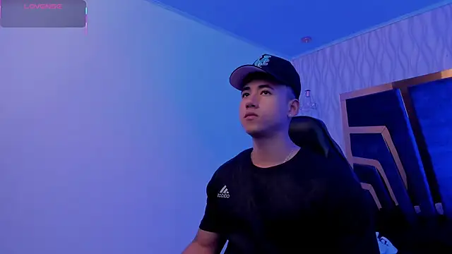 Snapshot of Draven_Marceaux chatting on 04-05-26, 05:15 Draven Marceaux online show from 04-05-26, 05:15