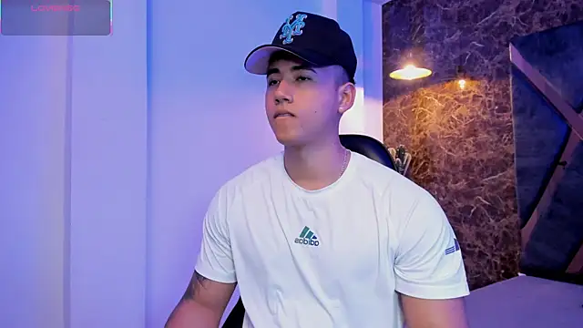 Snapshot of Draven_Marceaux chatting on 04-07-26, 11:21 Draven Marceaux online show from 04-07-26, 11:21