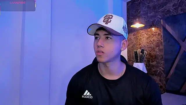 Snapshot of Draven_Marceaux chatting on 04-16-26, 11:22 Draven Marceaux online show from 04-16-26, 11:22