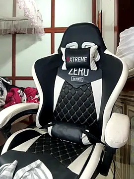Hanh Luxii online show from 09-20-25, 06:58