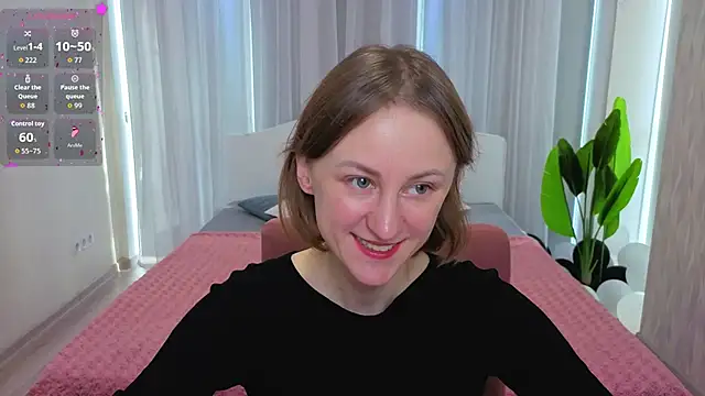 LuluChiiii online show from 11-17-25, 10:54