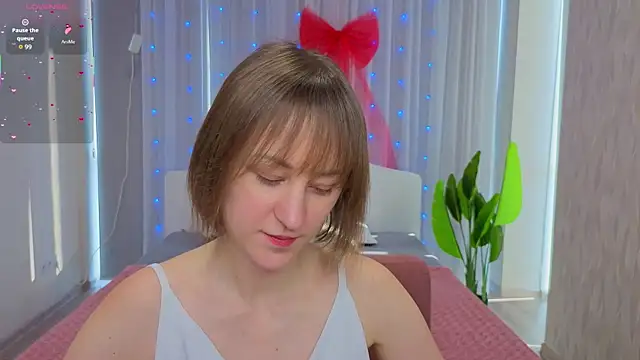 LuluChiiii online show from 01-12-26, 11:04