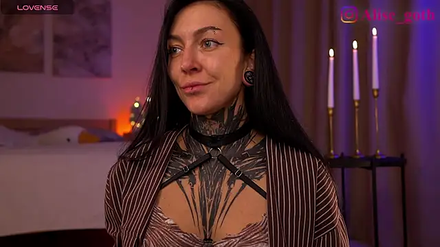 Snapshot of Alise_Eve_ chatting on 11-23-25, 05:57 Alise Eve online show from 11-23-25, 05:57