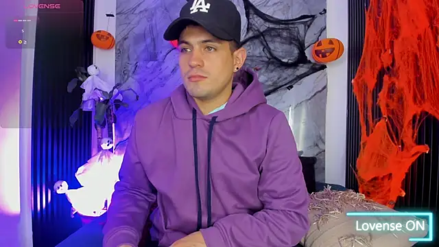 William Steel  online show from 10-18-25, 04:04