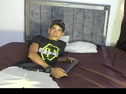 Snapshot of brian_sexlove chatting on 11-12-25, 07:24 brian sexlove online show from 11-12-25, 07:24