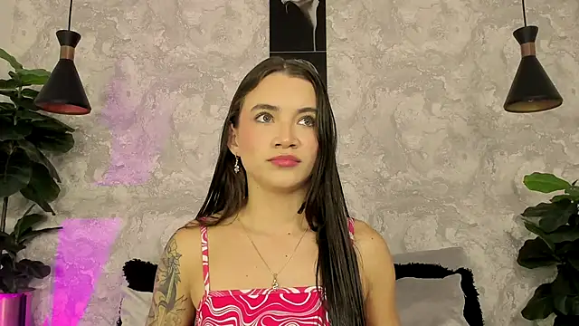 aitana baker  online show from 10-18-25, 02:58