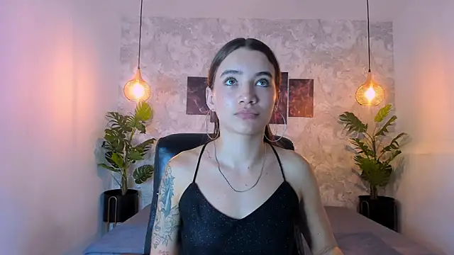 aitana baker  online show from 12-17-25, 07:20