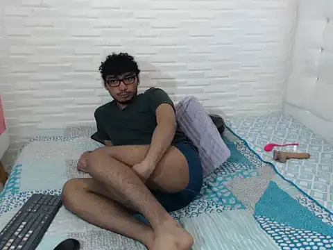 felipecams123 online show from 09-13-25, 12:32