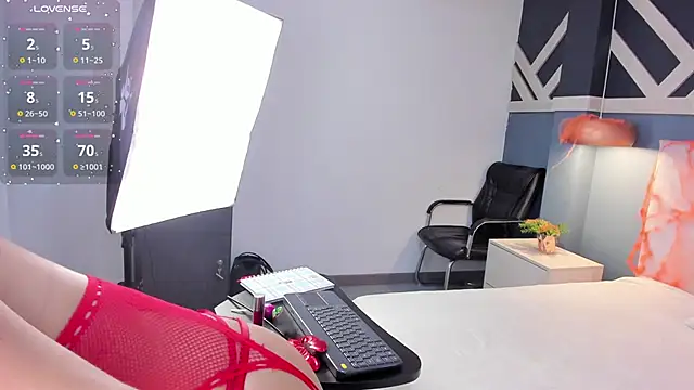 EmilyZahar online show from 10-10-25, 11:53