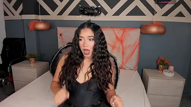 EmilyZahar online show from 10-31-25, 11:55