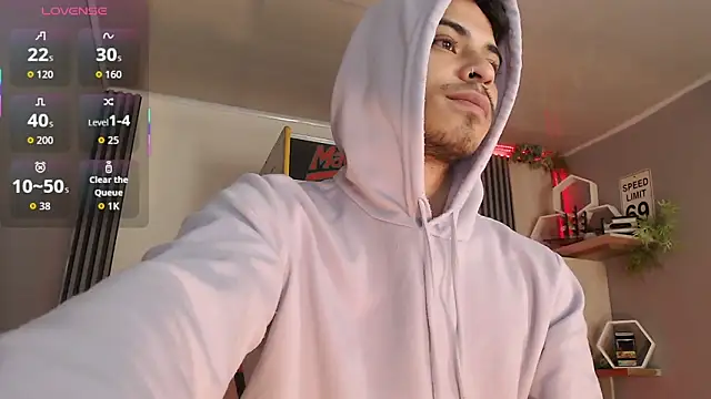 Snapshot of Bastian_MCcormick chatting on 10-13-25, 12:49 Bastian MCcormick online show from 10-13-25, 12:49