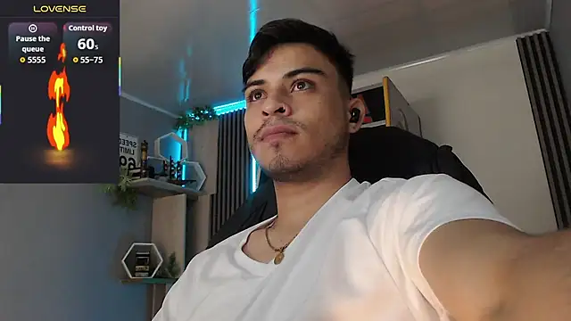 Snapshot of Bastian_MCcormick chatting on 11-15-25, 12:45 Bastian MCcormick online show from 11-15-25, 12:45