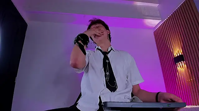 Snapshot of IM_DAREN chatting on 10-28-25, 11:47 IM DAREN online show from 10-28-25, 11:47