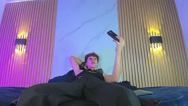 Snapshot of IM_DAREN chatting on 11-01-25, 12:18 IM DAREN online show from 11-01-25, 12:18