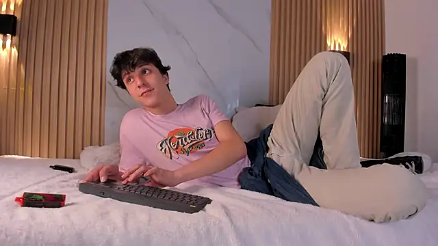 Snapshot of IM_DAREN chatting on 11-13-25, 03:16 IM DAREN online show from 11-13-25, 03:16