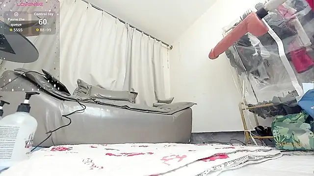 Snapshot of fox-yiyi chatting on 02-24-26, 11:52 fox-yiyi online show from 02-24-26, 11:52