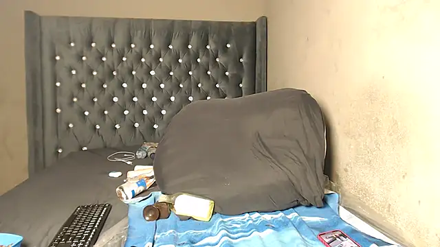 Kikie23 online show from 10-13-25, 12:43