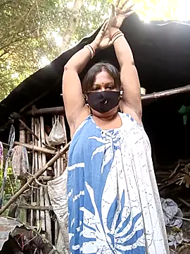 Snapshot of Hotty-rosni chatting on 11-13-25, 02:21 Hotty-rosni online show from 11-13-25, 02:21